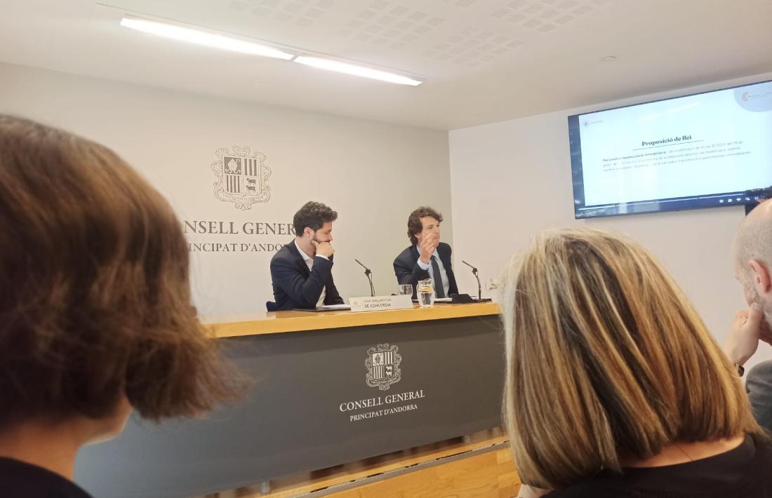 Escalé i Bartolomé presentant la proposició de llei.