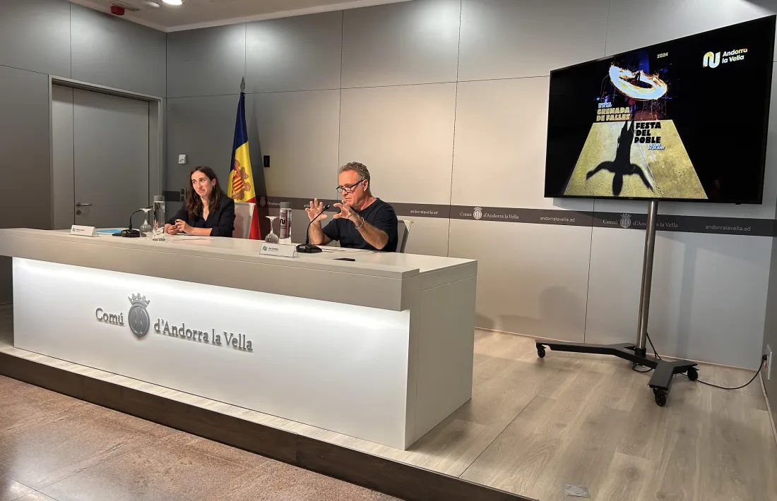 Losada i Cartes presentant els actes de la festa del Poble.