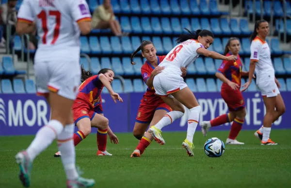 p. 37 seleccio femenina vs montenegro foto futfemand coke