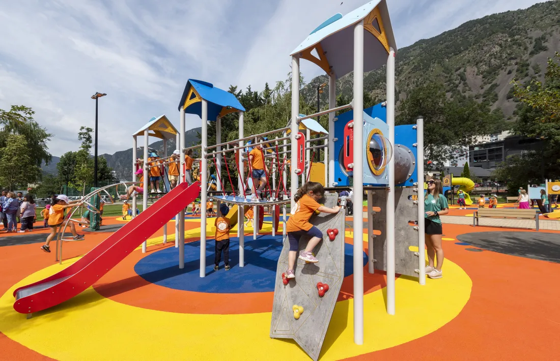 Un dels jocs de la zona infantil del Parc Central