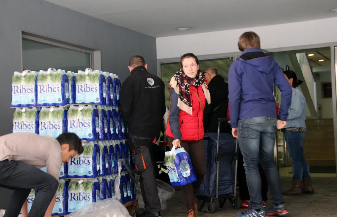 El Comú reparteix més de 8.000 ampolles d'aigua entre els escaldencs