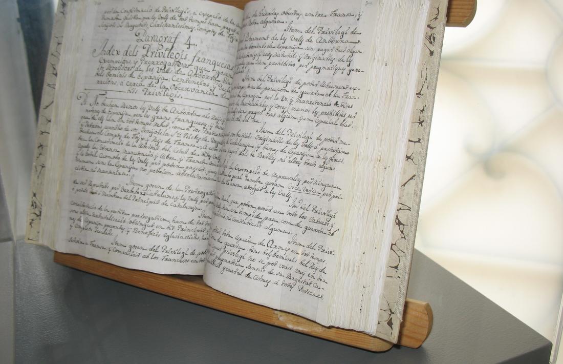 Andorra, Andorra Aeterna, Biblioteca Nacional, Miquel Huguet, Decret imperial, quèstia