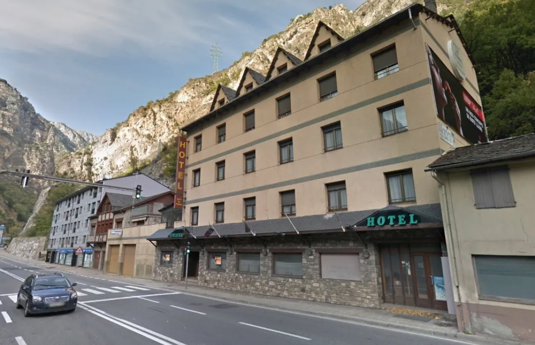 L’edifici Font del Ferro que ara es reformarà per convertir-se en 17 habitatges.