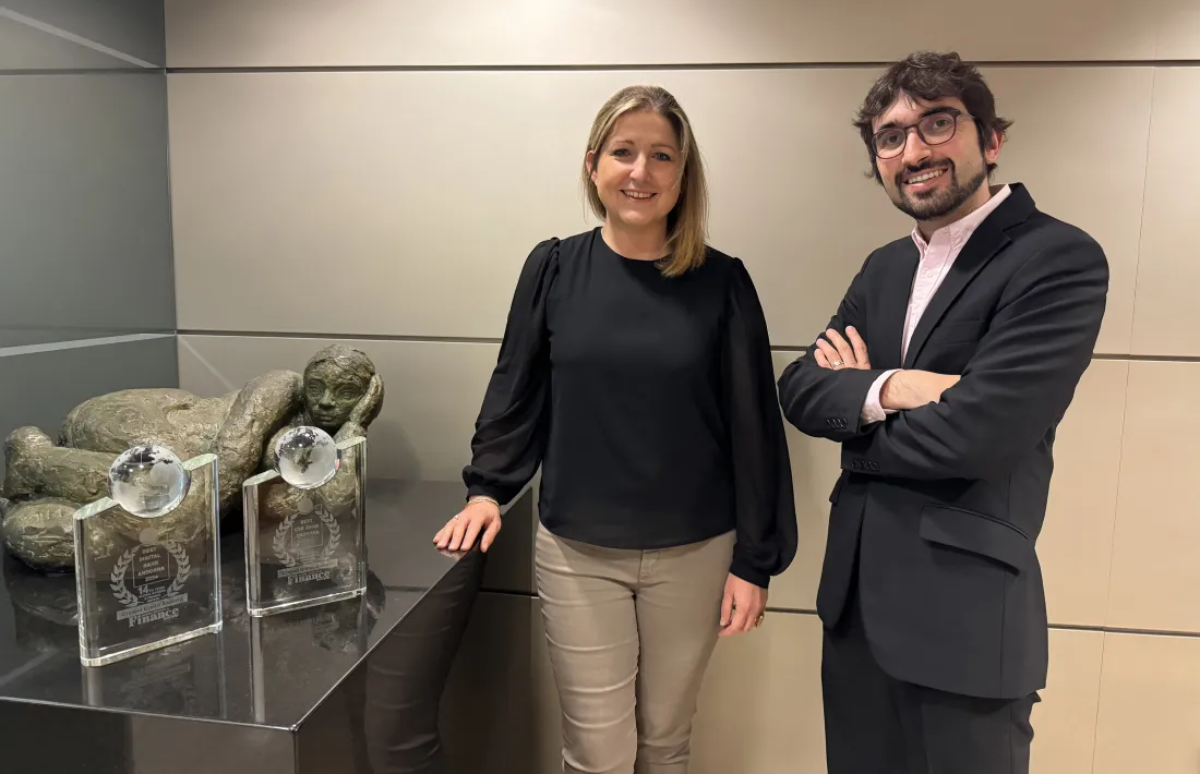 Sandra Sancho i Martí Alay amb els guardons