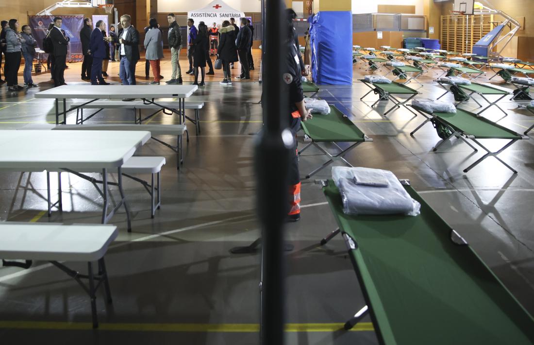 El pavelló de l’escola andorrana de segona ensenyança d’Ordino convertit en refugi per Protecció Civil.