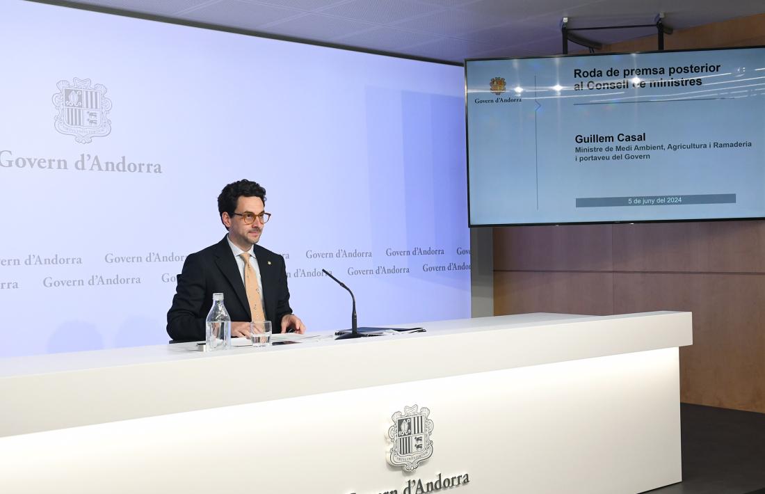 El ministre Casal, en roda de premsa.