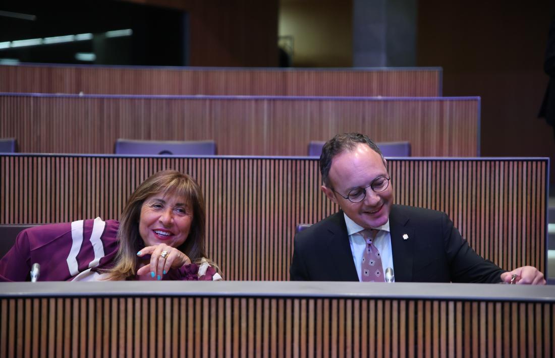 La titular d’Habitatge, Conxita Marsol, i el cap de Govern, Xavier Espot, abans de la sessió.
