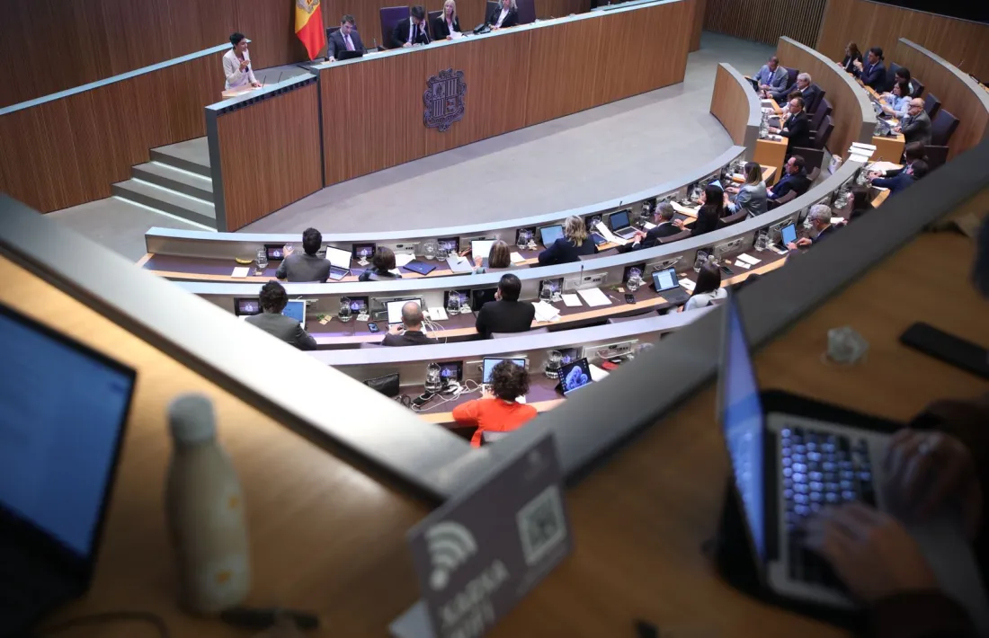 Vista de l'hemicicle des de les posicions del públic durant la intervenció de Montaner.