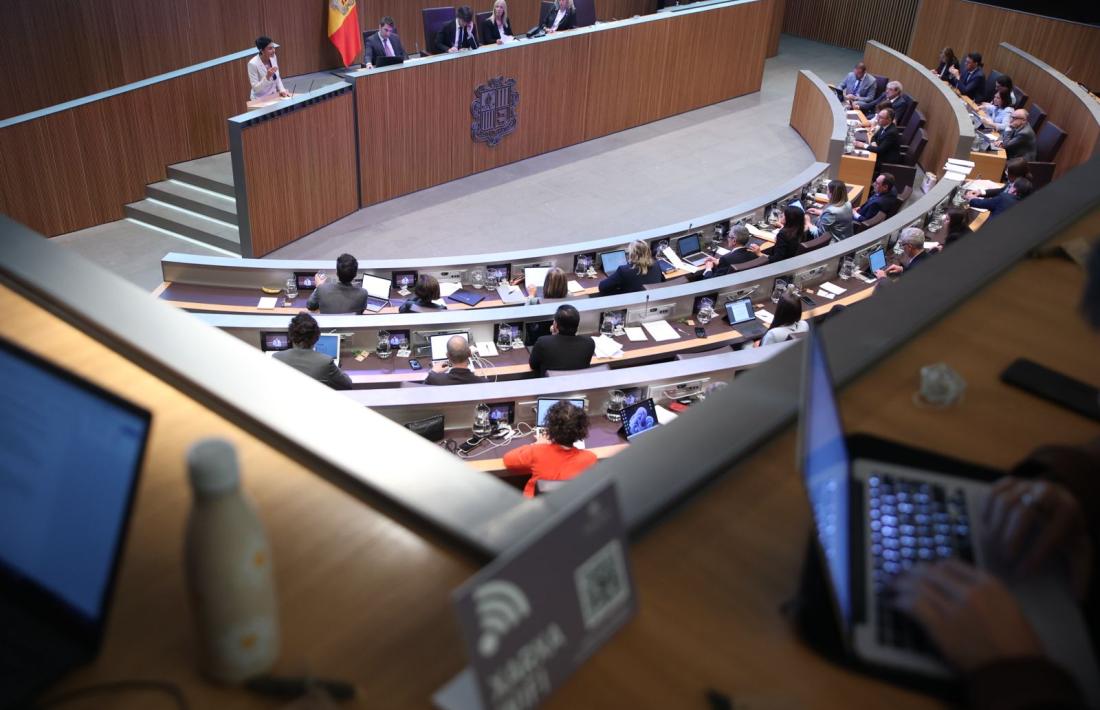 Vista de l'hemicicle des de les posicions del públic durant la intervenció de Montaner.