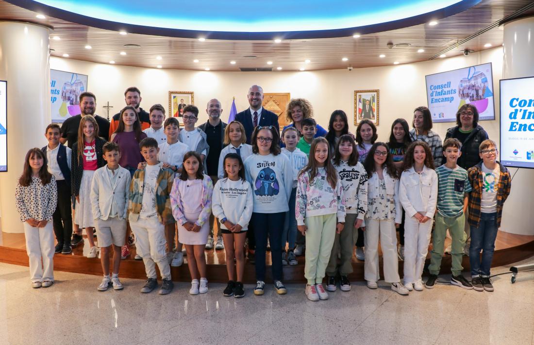Foto de família del darrer consell d'infants d'Encamp.