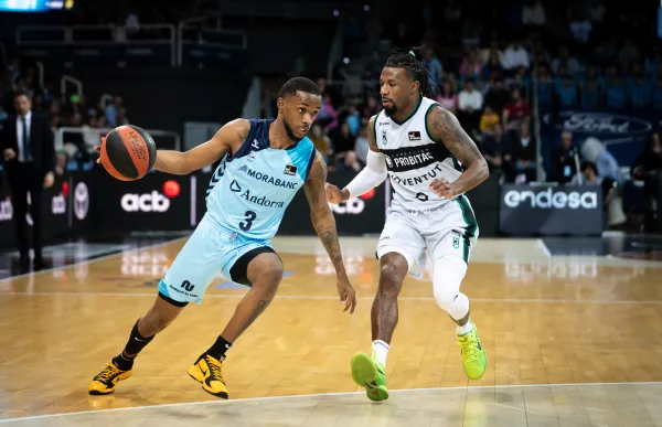 p. 28 RS525416_J20 MBA-JOV Firmar acb Photo - D Catalan