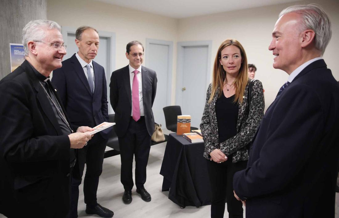 Joan Enric Vives, Helena Mas i Joan Orrit, ahir abans d’iniciar l’acte a Andorra la Vella.