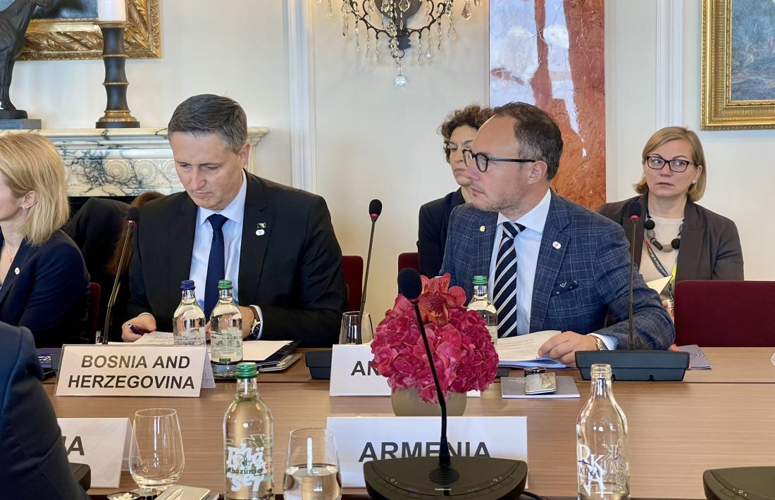 Xavier Espot durant la participació a la taula rodona ‘Dimensió humana’ a la Cimera de Bürgenstock.