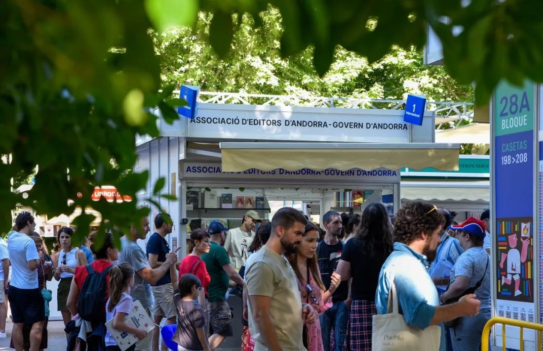 La caseta de l’Associació d’Editors a la Feria del Libro, al Retiro madrileny.