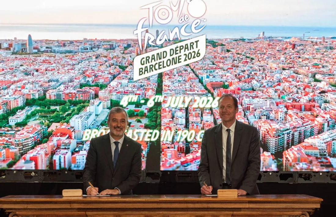 Jaume Collboni i Christian Prudhomme signant ahir l’acord.