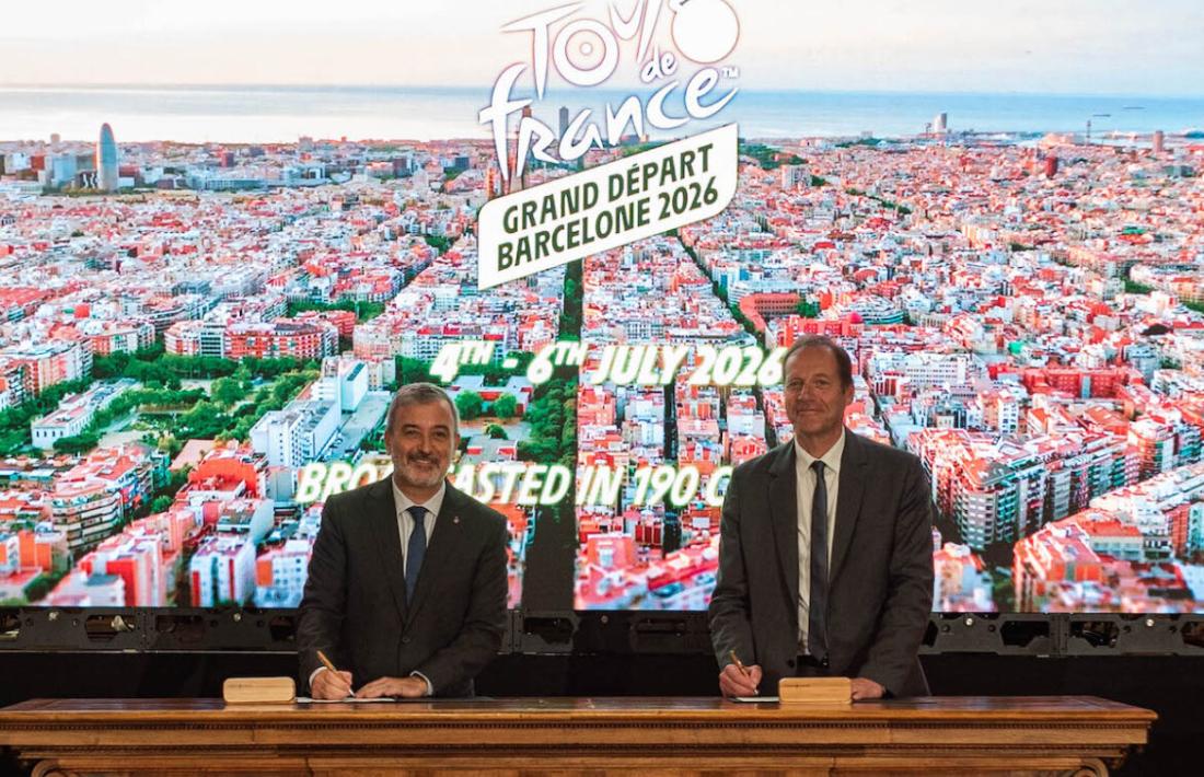 Jaume Collboni i Christian Prudhomme signant ahir l’acord.