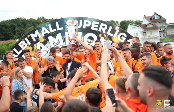 p. 29 ballkani titol foto facebook