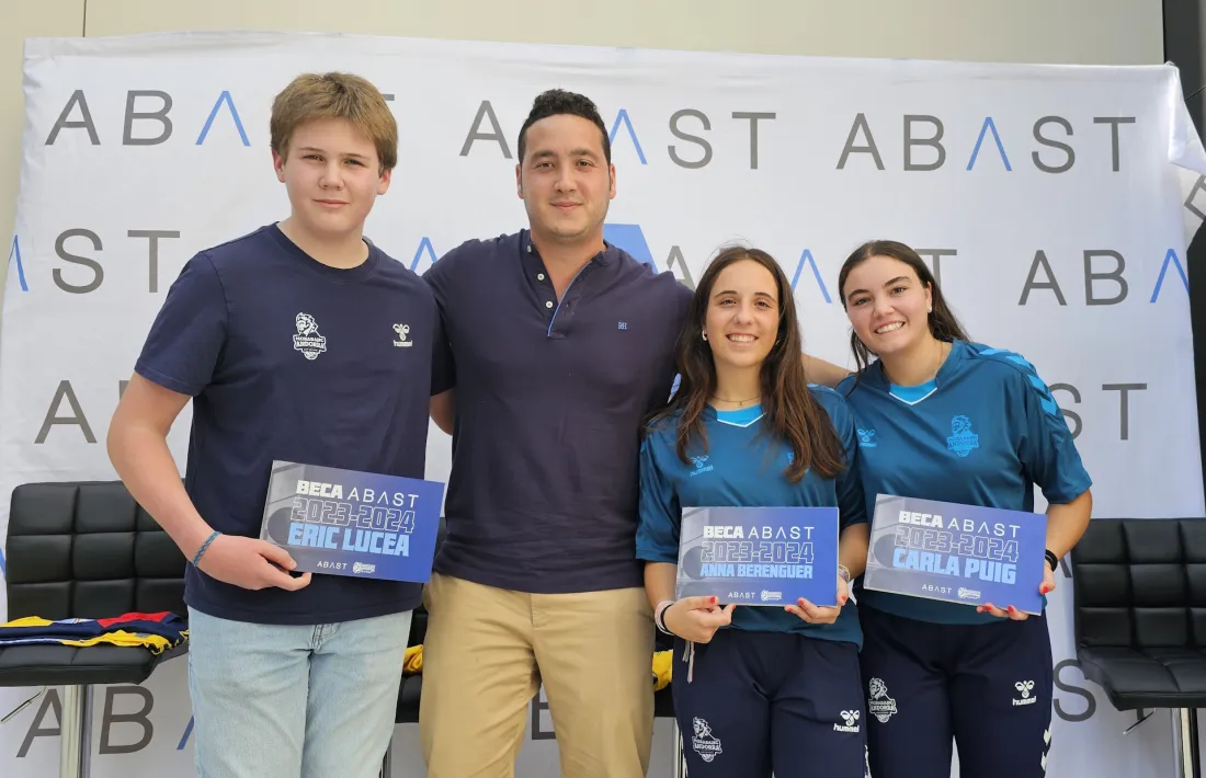 Tres jugadors cadets del BC MoraBanc reben per al curs vinent una beca Abast.