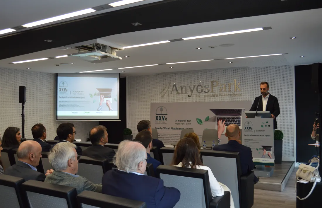 El president de l'Empresa Familiar Andorrana (EFA), Daniel Armengol, en l'obbertura del cicle.