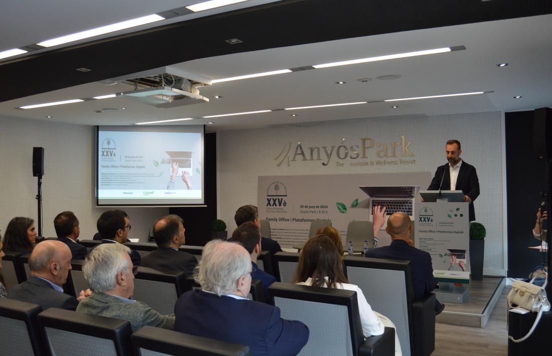 El president de l'Empresa Familiar Andorrana (EFA), Daniel Armengol, en l'obbertura del cicle.