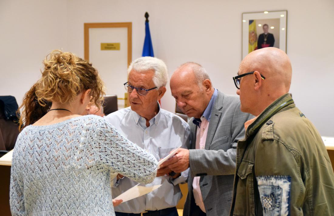 Integrants del Consell de la gent gran abans de la sessió.