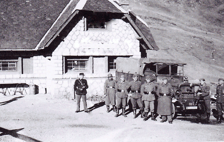 2142-Nazis-Pas-de-la-Casa