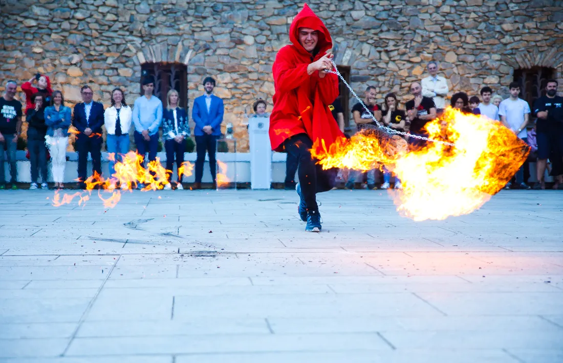 Marco Castro, fallaire major, fa rodar les primeres falles de la festa.