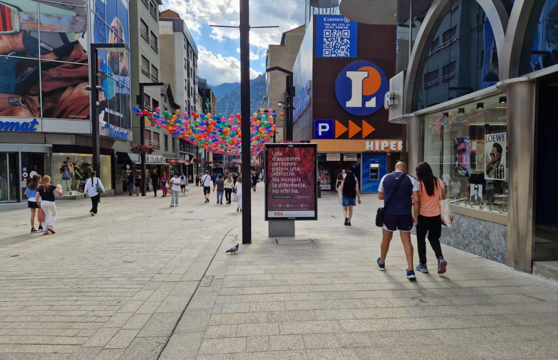 Un dels cartells de la campanya a l'avinguda Meritxell.