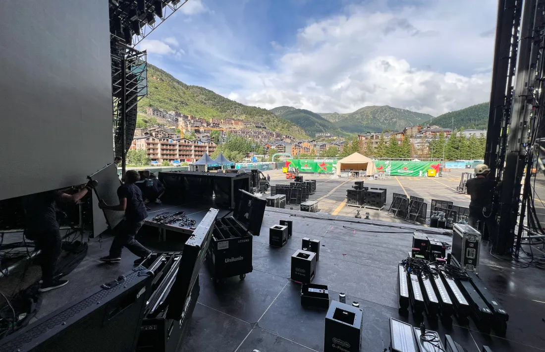 El desmuntatge de l'escenari.