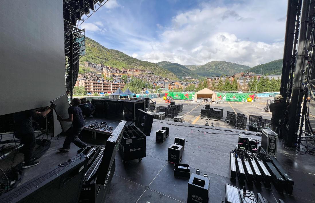 El desmuntatge de l'escenari.