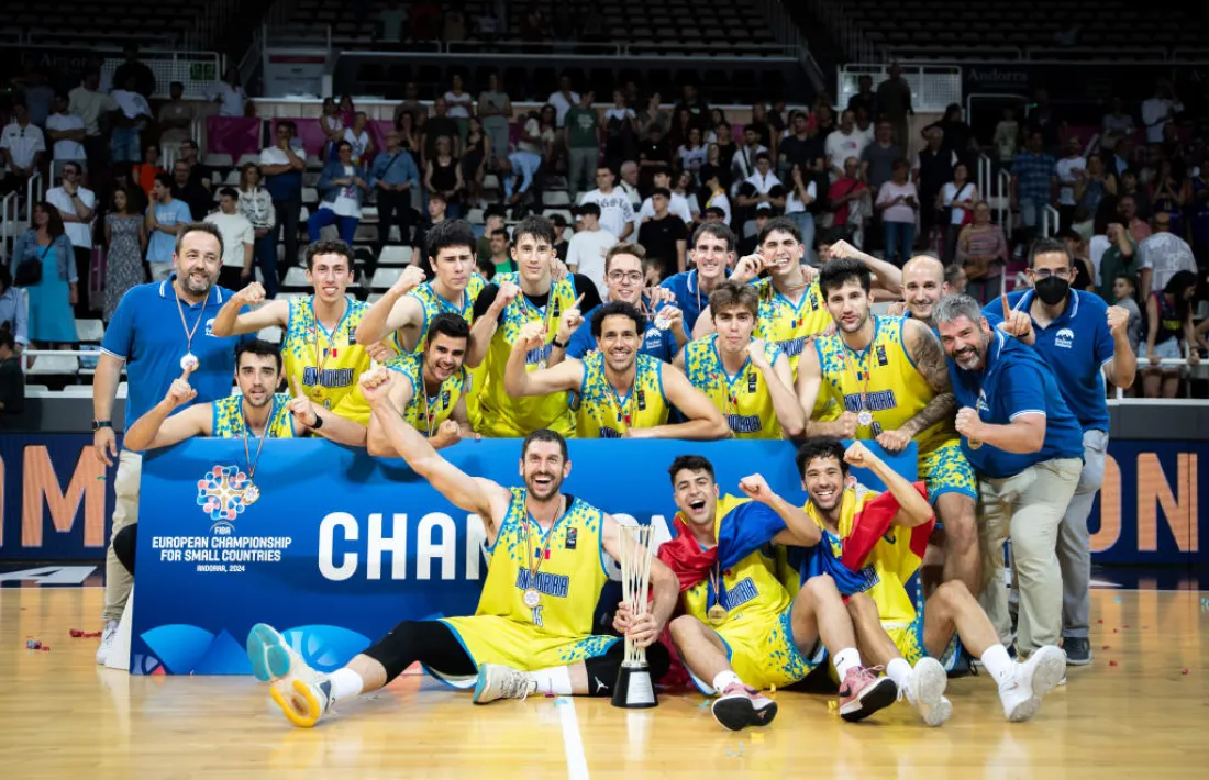 Els jugadors de Cristian Vegas celebrant el triomf