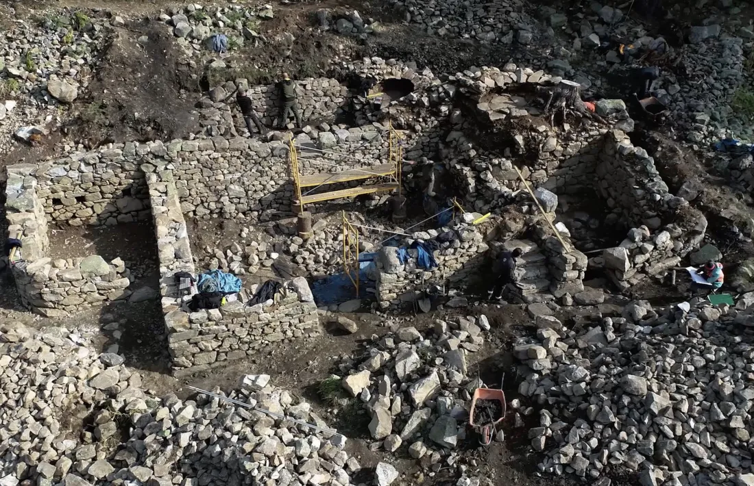 Vista general del jaciment, a la capçalera del Madriu, a la cota 2.300