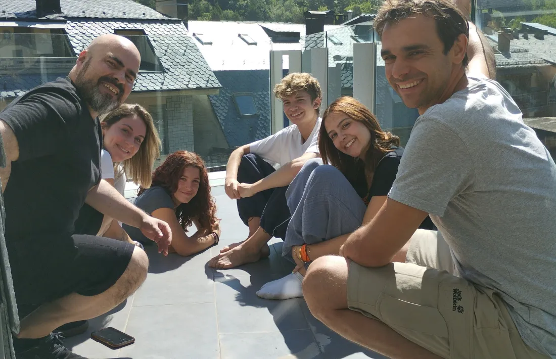 Les noves promocions de la Jocand i la Jo Dansa, amb Joan Hernánez i Joel Pla a la sala Els Arcs de la Massana.