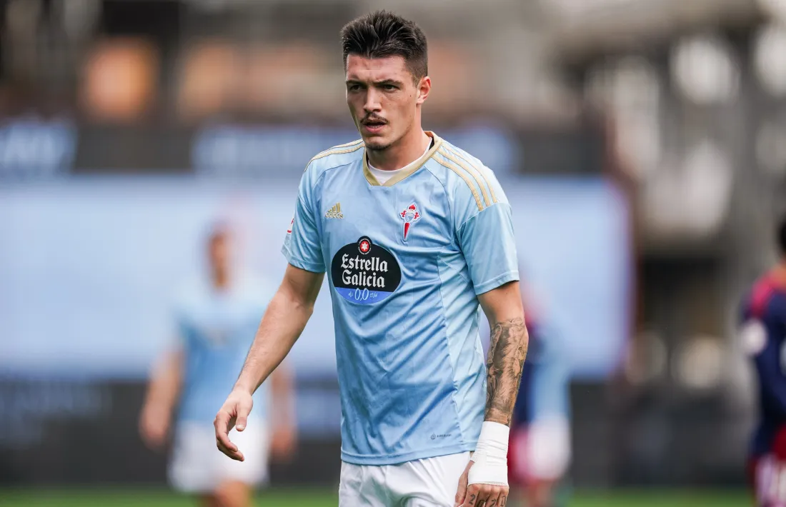 Lauti, amb la samarreta del Celta