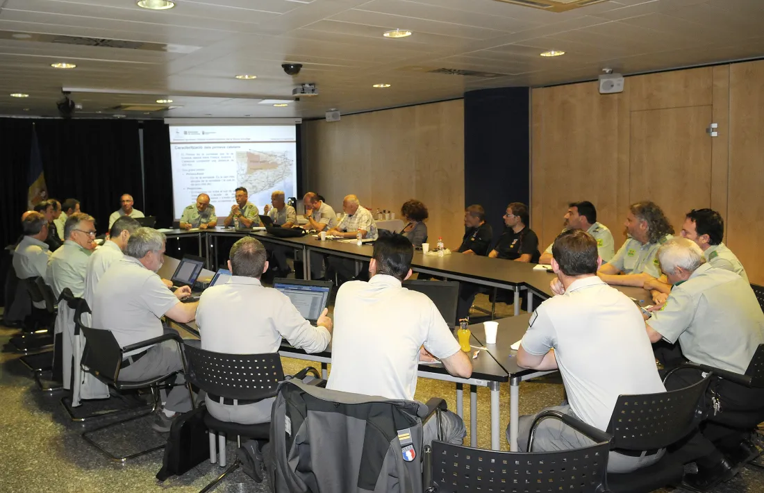 Els banders participen en una reunió conjunta amb agents de l’ONCFS i agents rurals catalans per coordinar actuacions