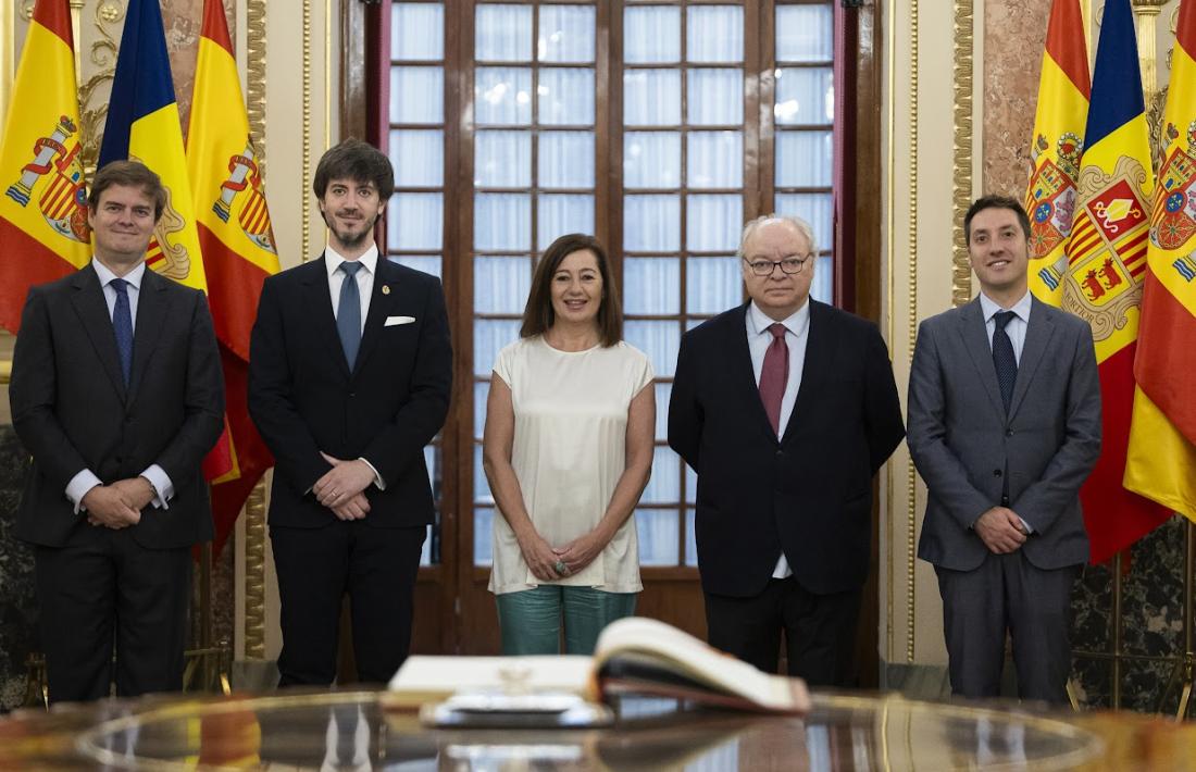 Ensenyat i Armengol al centre en la visita al Congreso de los Dipuados. 