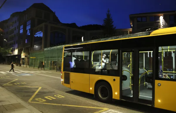 p. 06.1 Bus Nocturn - Facundo Santana