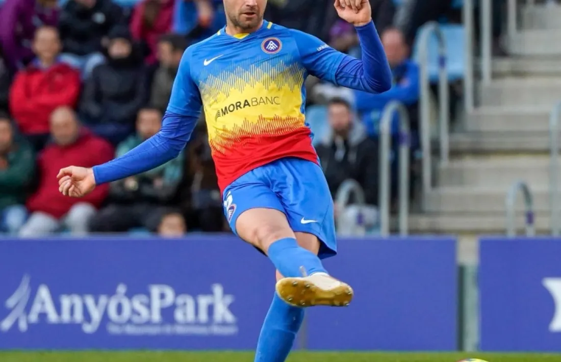 Adrià Vilanova amb la samarreta de l'FC Andorra