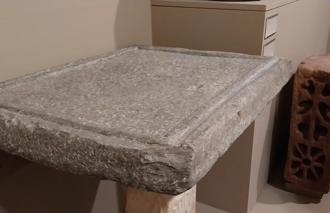 Ara d'altar de Santa Coloma. 