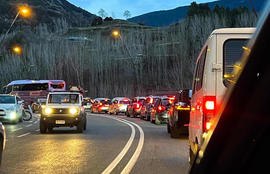 Una de les retencions habituals de vehicles a prop de la Massana.