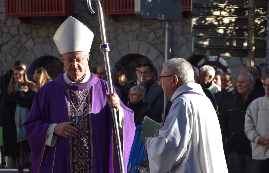 L'arquebisbe-bisbe d'Urgell, Joan-Enric Vives, amb mossèn Jaume Soy.
