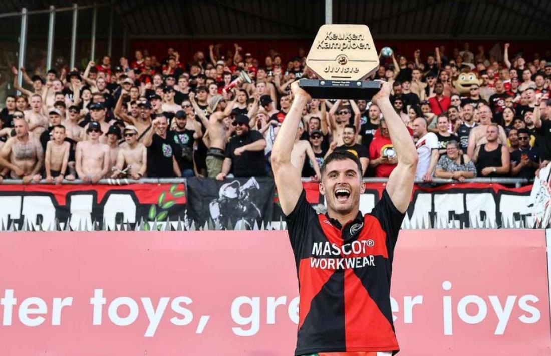 Álvaro Peña, amb l’Almere City.