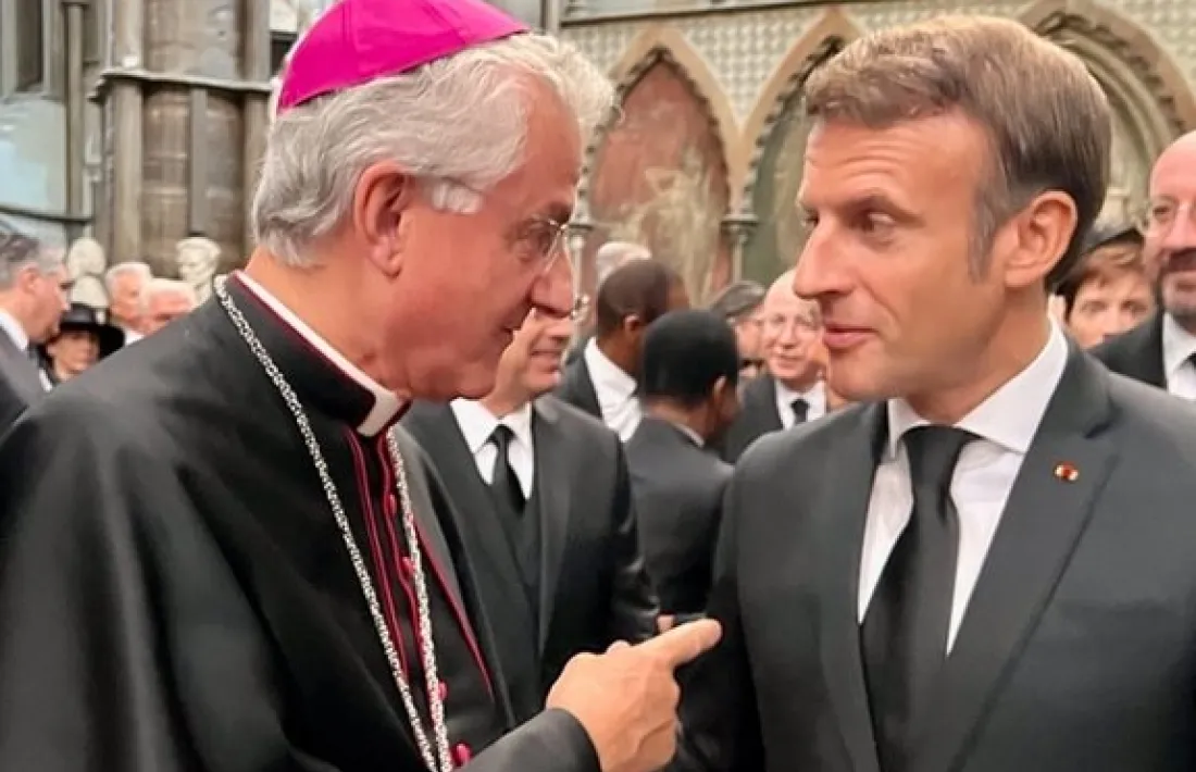 Vives i Macron durant el funeral d'Isabel II.