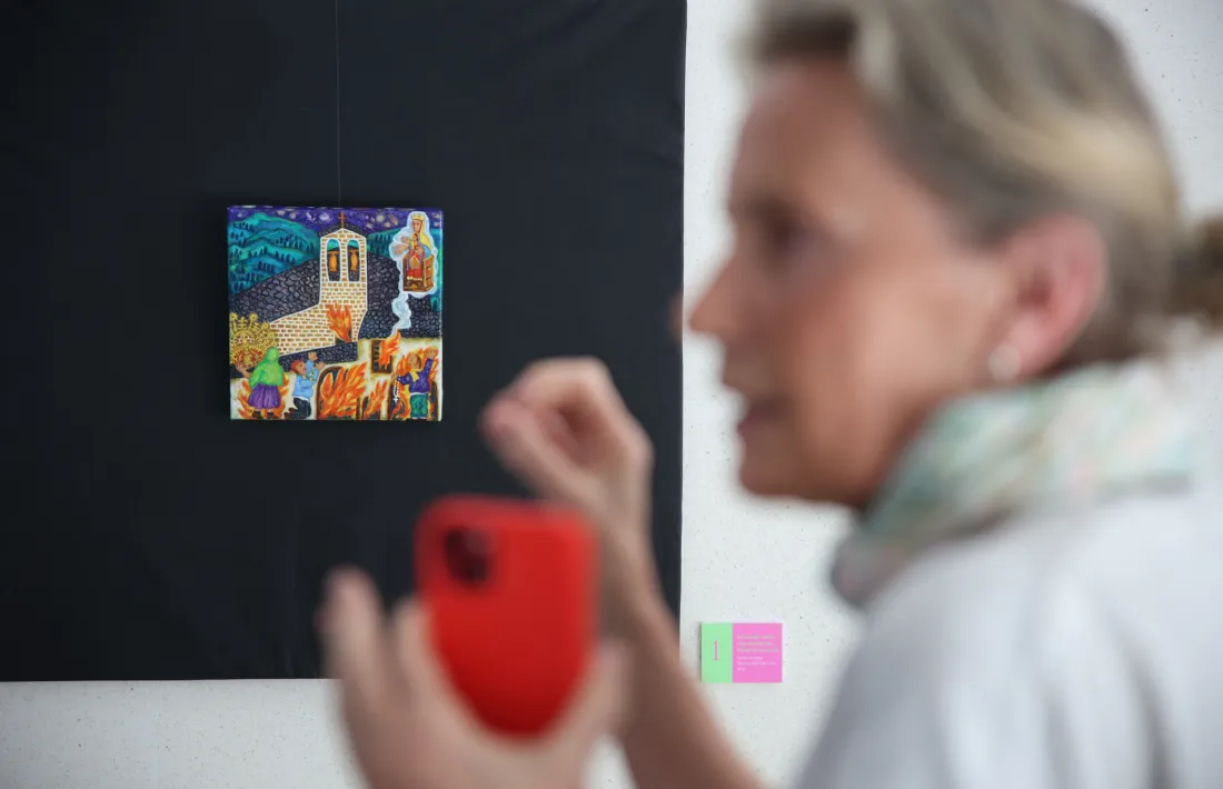 Conxita Boncompte explica el exvots de 'Flames'.