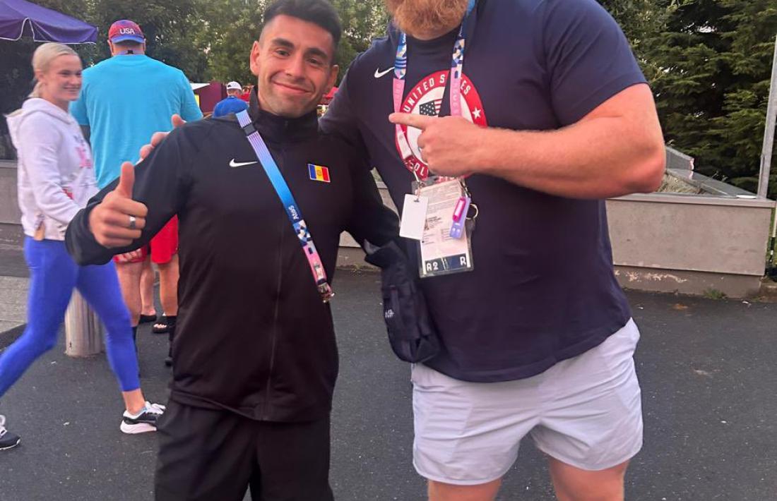 Nahuel Carabaña, a París amb Ryan Crouser, llançador de pes nord-americà.