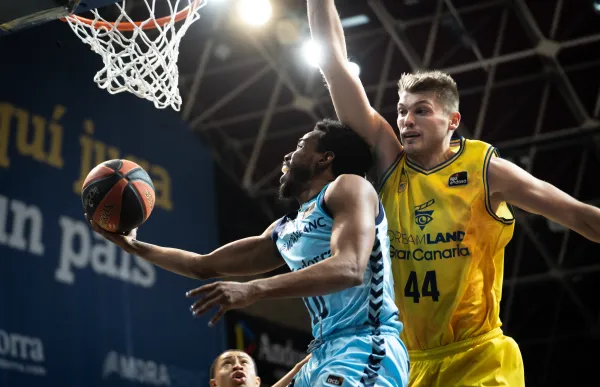 p. 30 RS521742_J15 MBA-GCA Firmar acb Photo - D Catalan