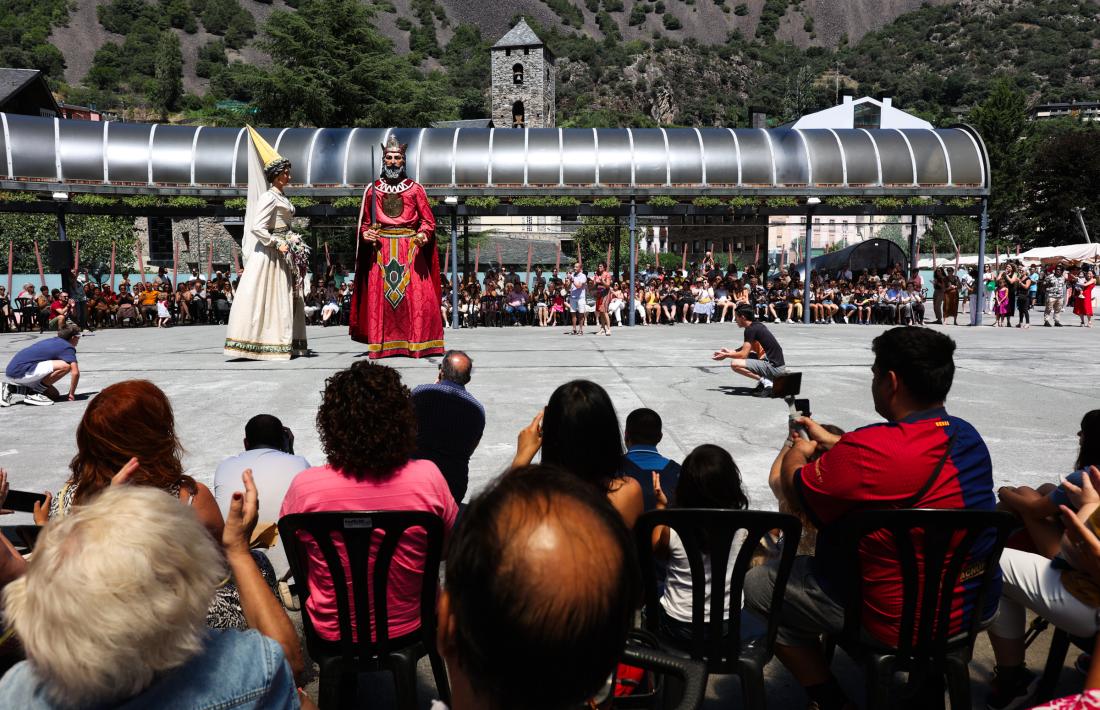 Un moment del ball dels gegants, aquest migdia.