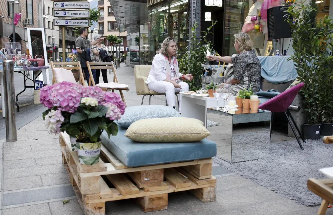 El Centre Històric d'Andorra la Vella s'omple per gaudir de la nova edició del 'De Copes'