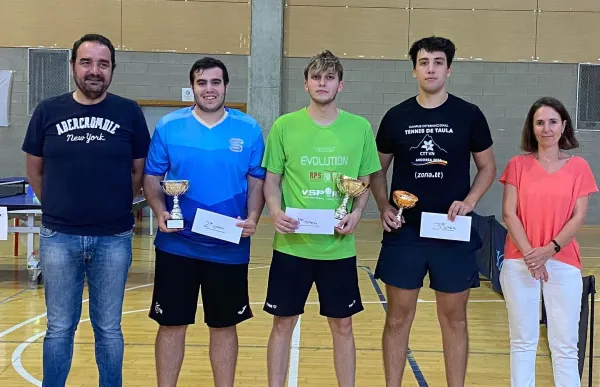 p. 22 tennis taula foto valls del nord