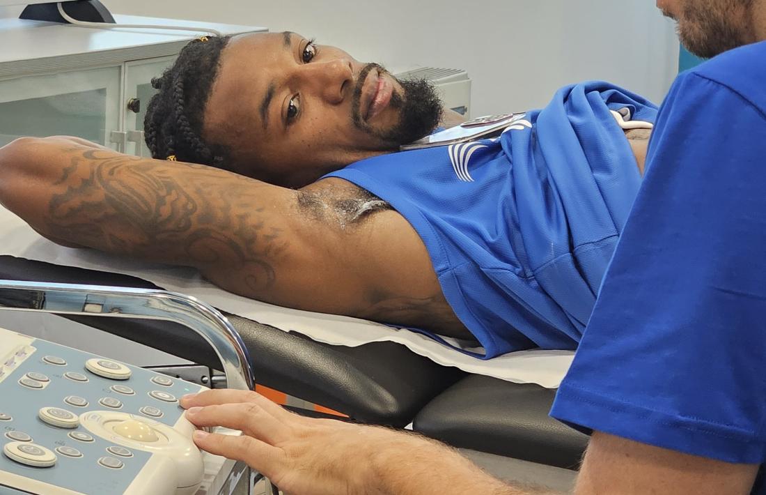 Shannon Evans II, a la revisió mèdica.